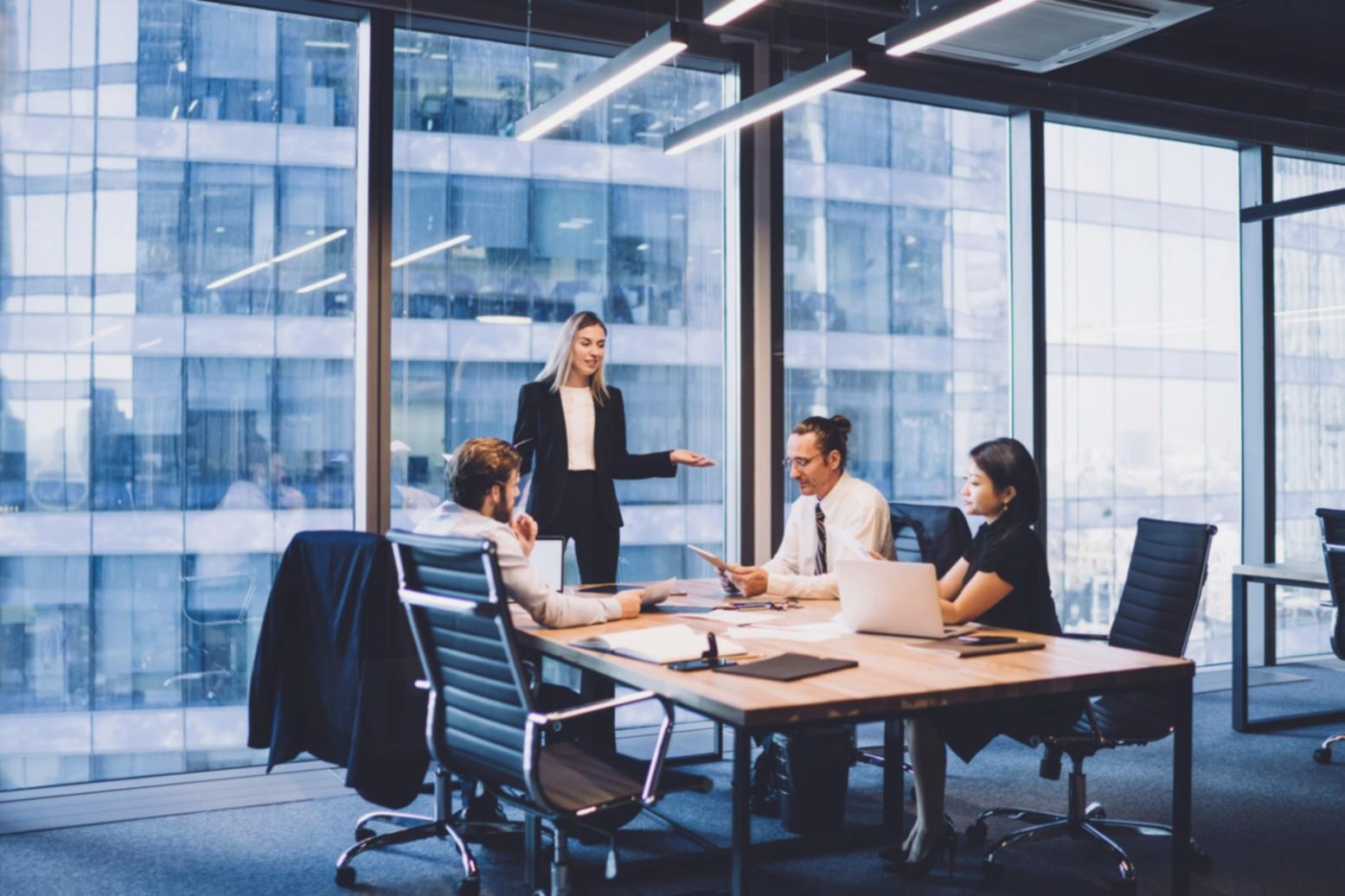 Techniques d'éclairage naturel et artificiel combinés